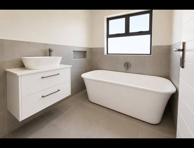 4 BEDROOM FREESTANDING FOR SALE IN SHELLEY POINT